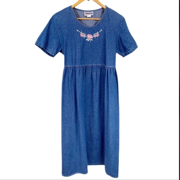 Donna Dresses & Skirts - Vintage 90’s Y2K Dress Floral Embroidered Denim Dress M Blue Cottagecore